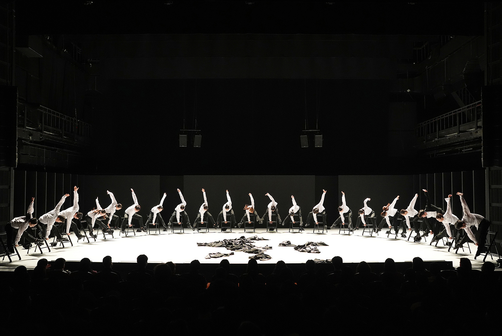 데카당스 포스터 이미지